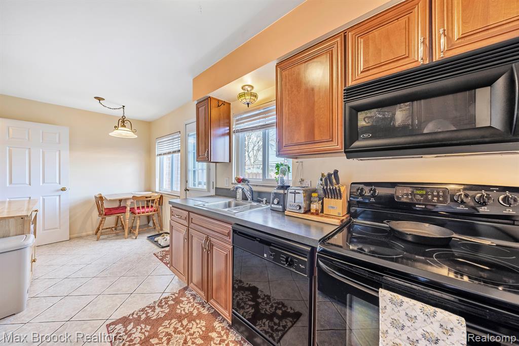 4822 MANSFIELD Avenue, Royal Oak, MI 48073 — Photo 11