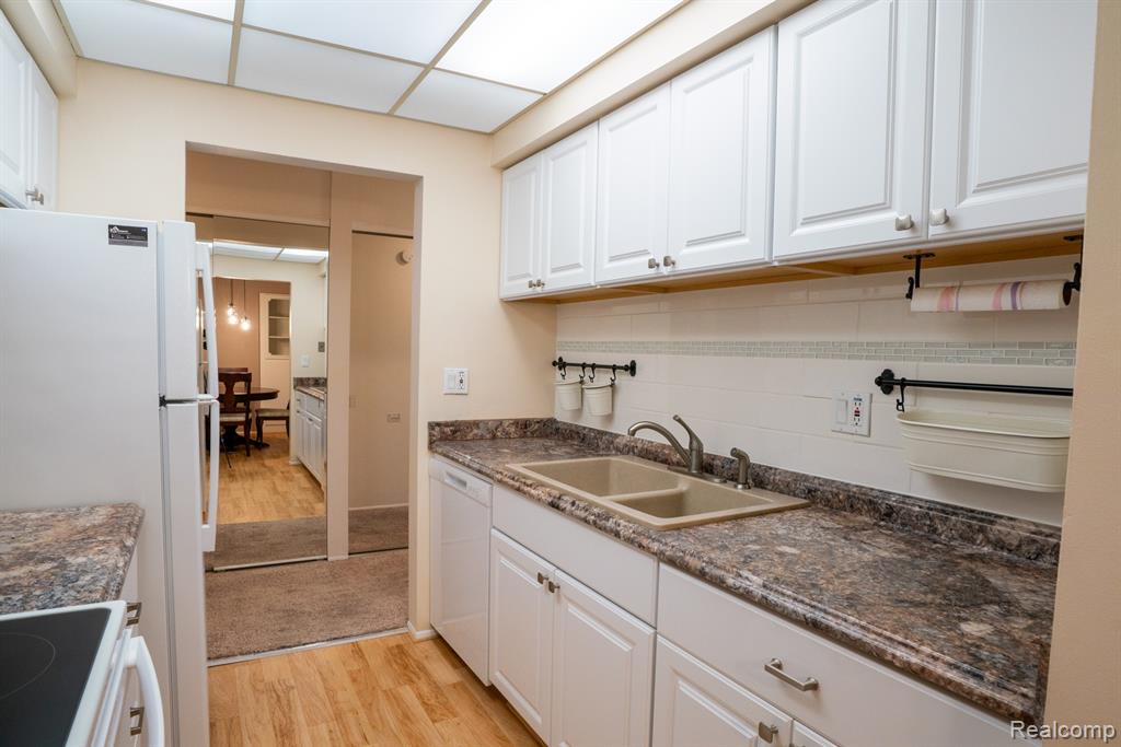 1750 MONTICELLO Street, 6, Trenton, MI 48183 — Photo 12
