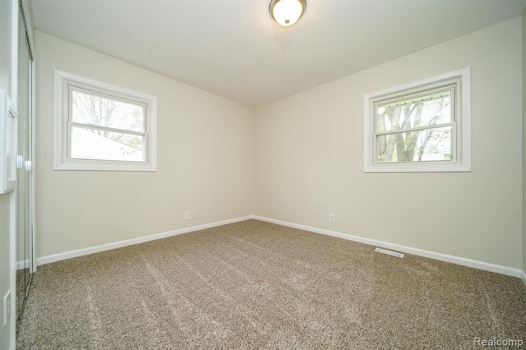 598 COVINGTON Street, South Lyon, MI 48178 — Photo 41