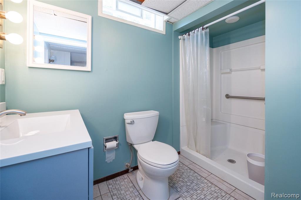 5646 Cambourne Street, Dearborn Heights, MI 48127 — Photo 32