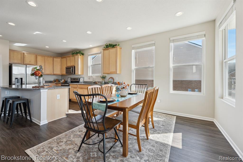 527 HOLMDALE Way, Ann Arbor, MI 48108 — Photo 11