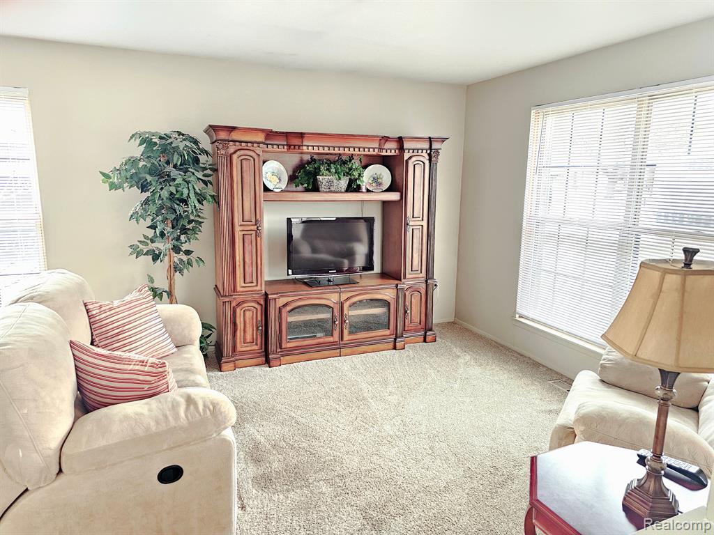 40703 Newport Dr, 249, Plymouth, MI 48170 — Photo 14