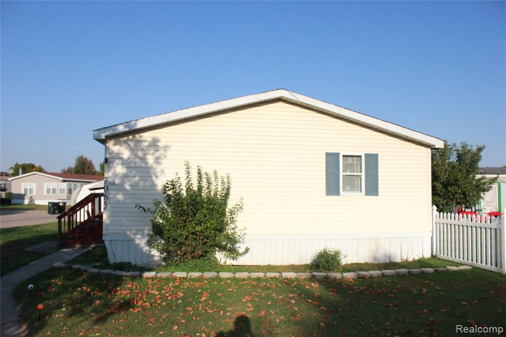 7065 El paso Boulevard, Romulus, MI 48174 — Photo 4