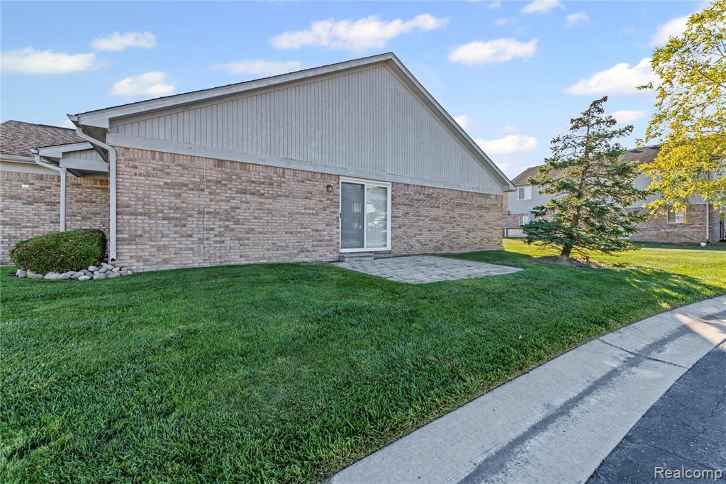 23351 Stiles Court, Brownstown, MI 48183 — Photo 17
