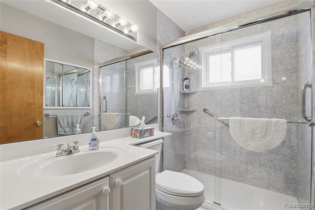 5221 Worchester Drive, Swartz Creek, MI 48473 — Photo 9
