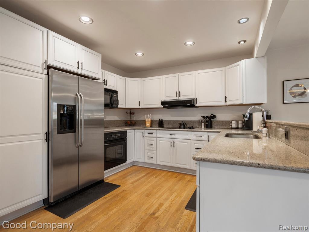 833 TANGLEWOOD Drive, Madison Heights, MI 48071 — Photo 8