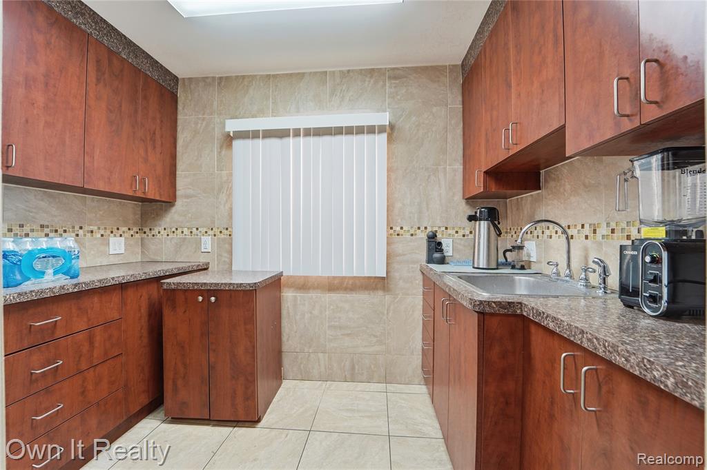 7247 Schaefer Road, Dearborn, MI 48126 — Photo 14