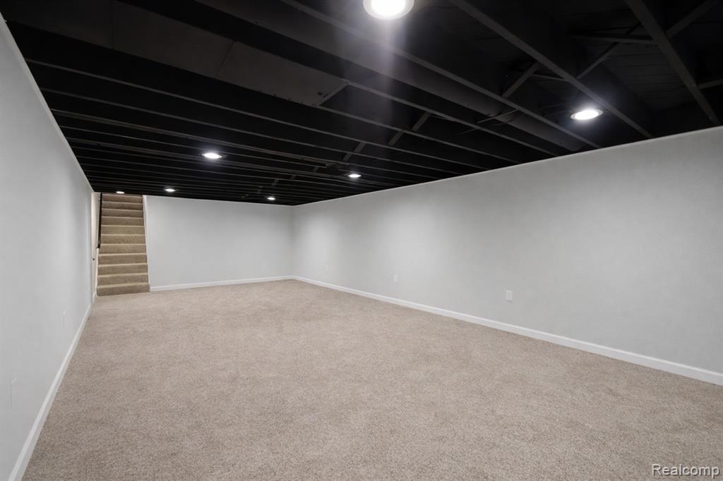 5518 Kimberly Drive, Grand Blanc, MI 48439 — Photo 28