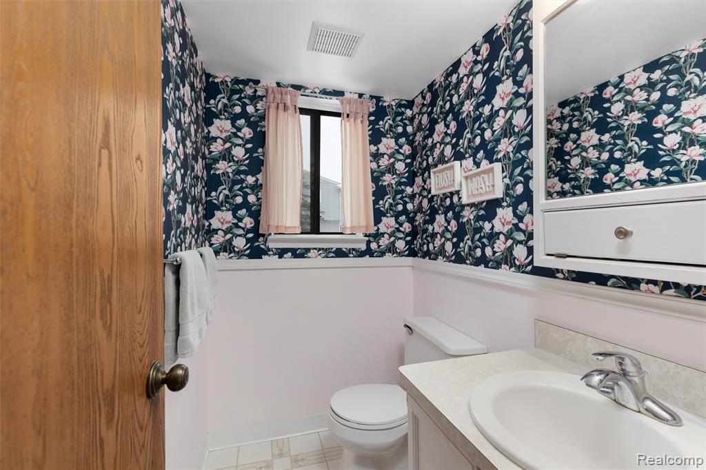 5695 CAREN Drive, Ypsilanti, MI 48197 — Photo 16