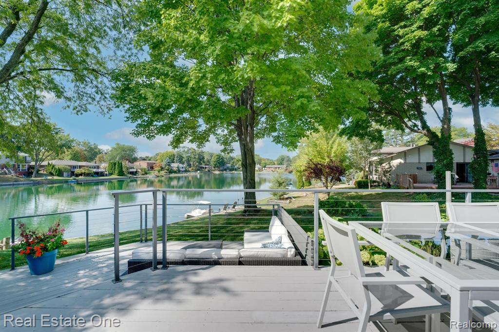 6749 LITTLE CREEK Drive, Troy, MI 48085 — Photo 4