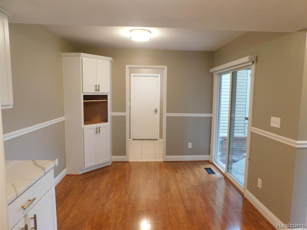 5606 DRAKE HOLLOW Drive W, West Bloomfield, MI — Photo 28