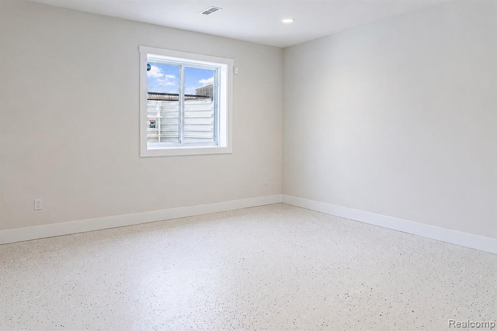 5545 Helmsdale Boulevard, West Bloomfield, MI — Photo 34