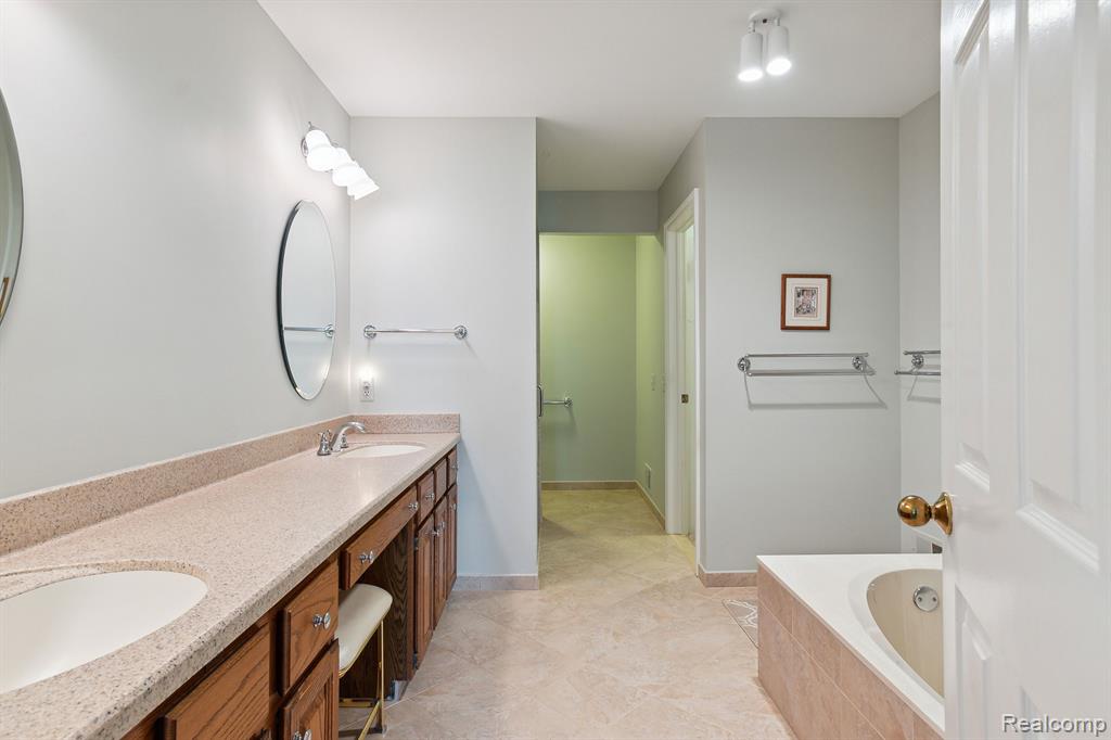 39784 GLENVIEW, Northville, MI 48168 — Photo 31