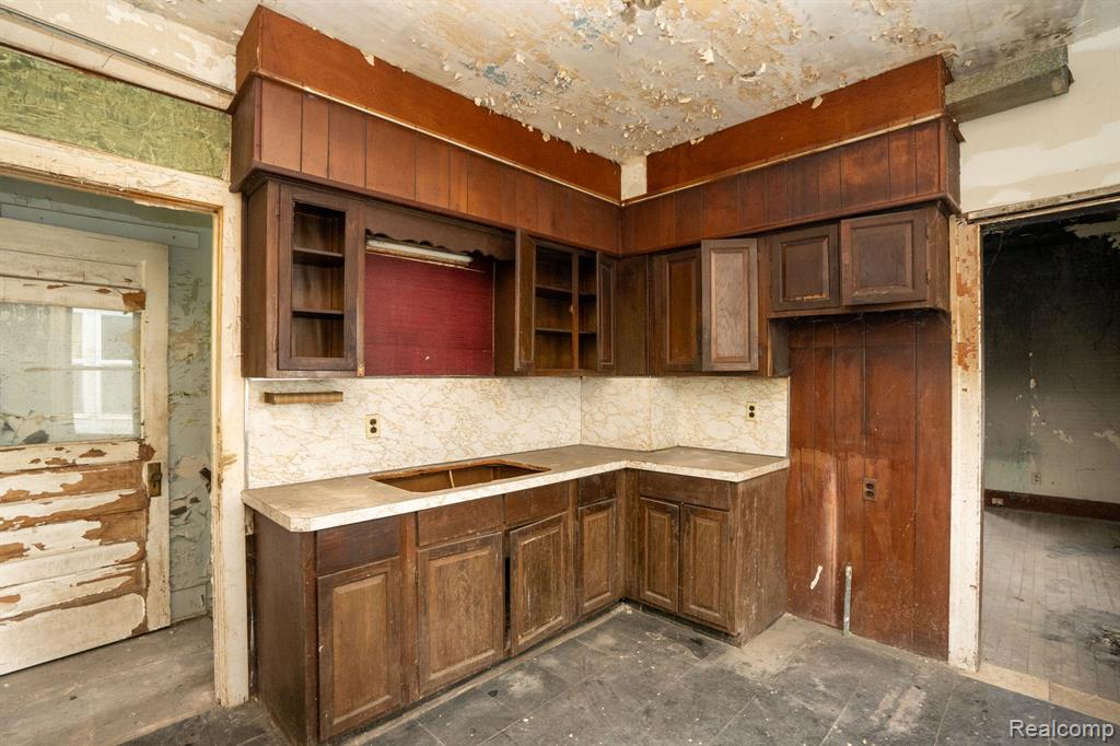 17257 MOENART Street, Hamtramck, MI 48212 — Photo 16