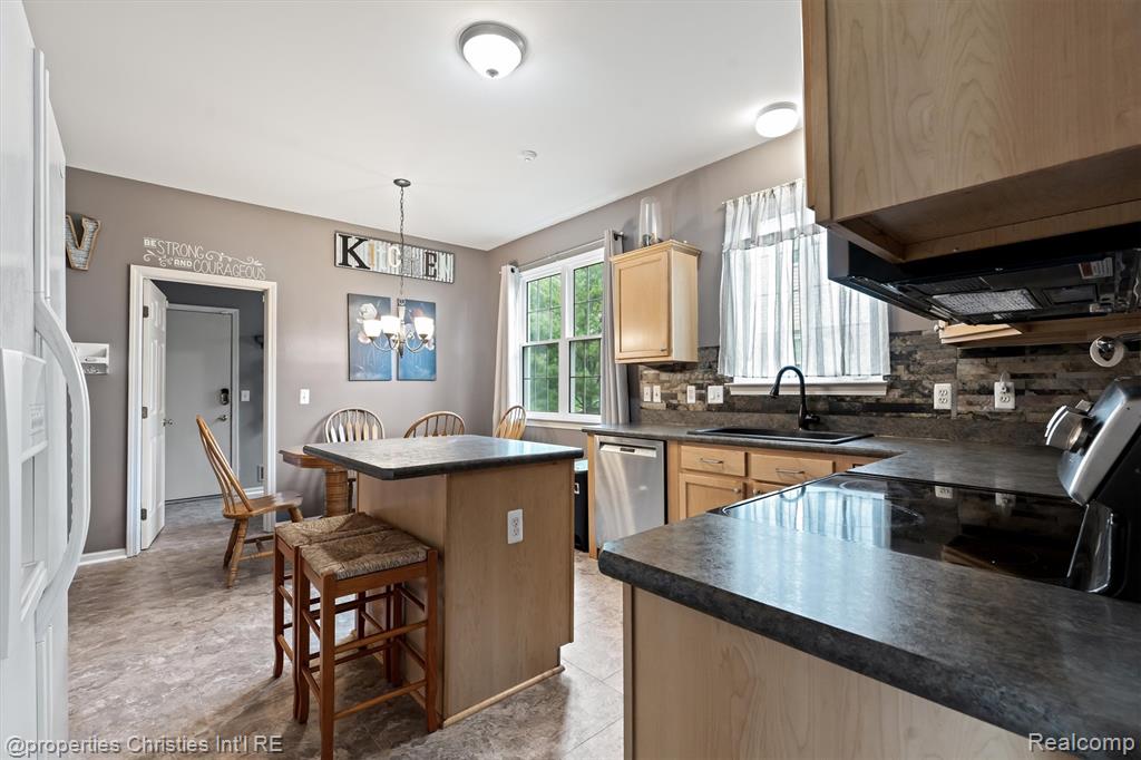 1805 Lincoln Drive, Canton, MI 48188 — Photo 15