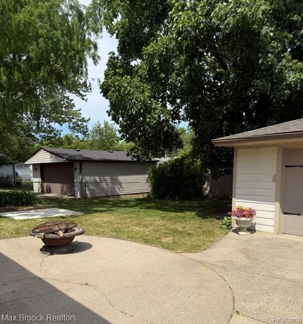 44252 FELSTONE Drive, Sterling Heights, MI 48313 — Photo 12