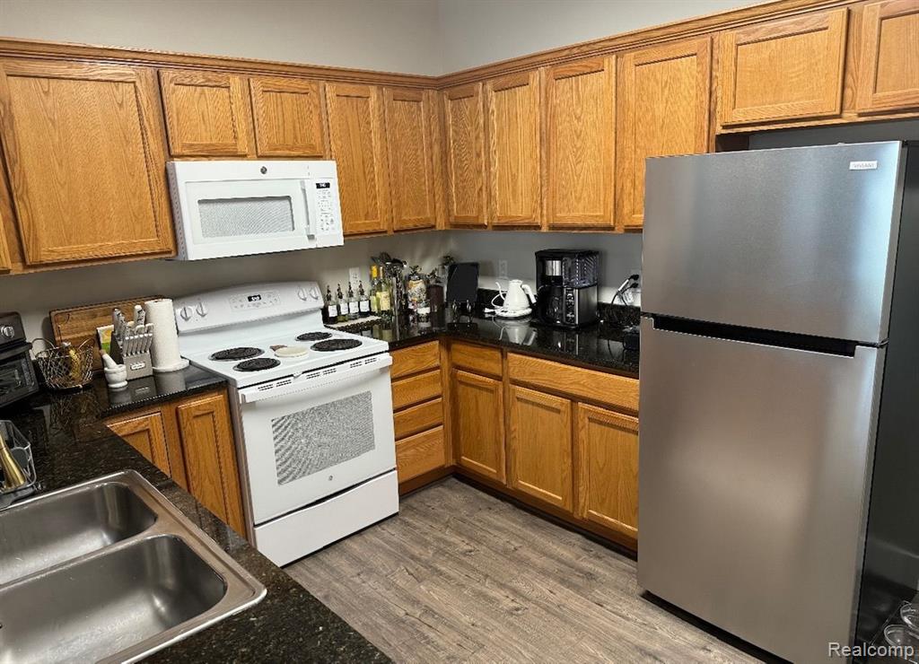 5733 TWIN OAKS Drive, Sterling Heights, MI 48314 — Photo 8