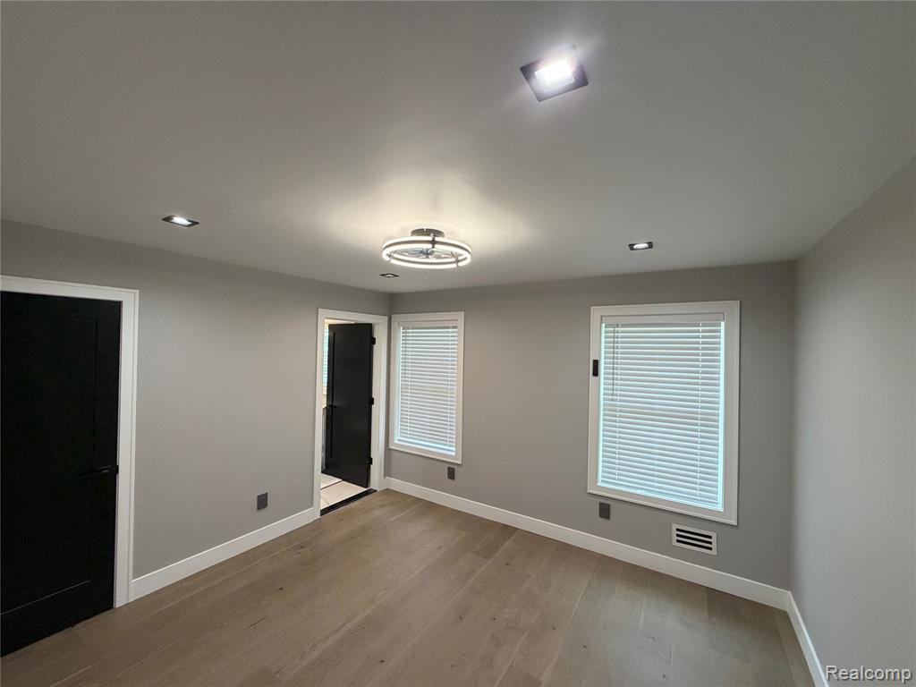 561 E Walled Lake Drive, Walled Lake, MI 48390 — Photo 16