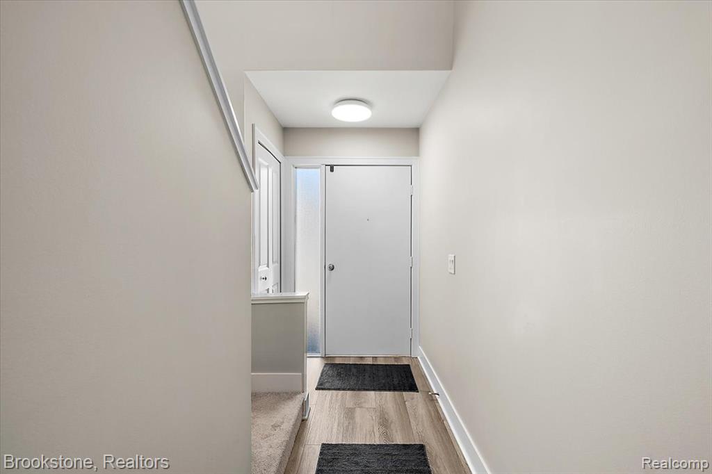 525 Oxford Court, Rochester Hills, MI 48307 — Photo 12