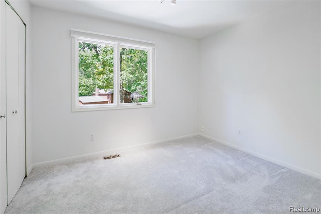 5105 Wah Ta Wah Drive, Clarkston, MI 48348 — Photo 16