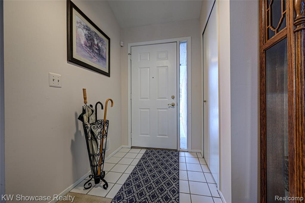 458 N Oak Drive, Commerce Twp, MI 48390 — Photo 4