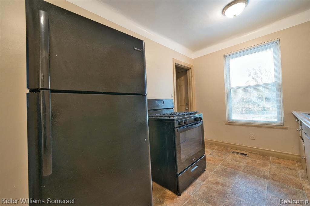 51 SPOKANE Drive, Pontiac, MI 48341 — Photo 18