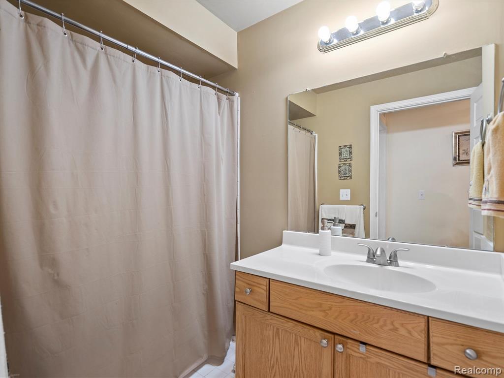 4043 BERKSHIRE Drive, Sterling Heights, MI 48314 — Photo 26
