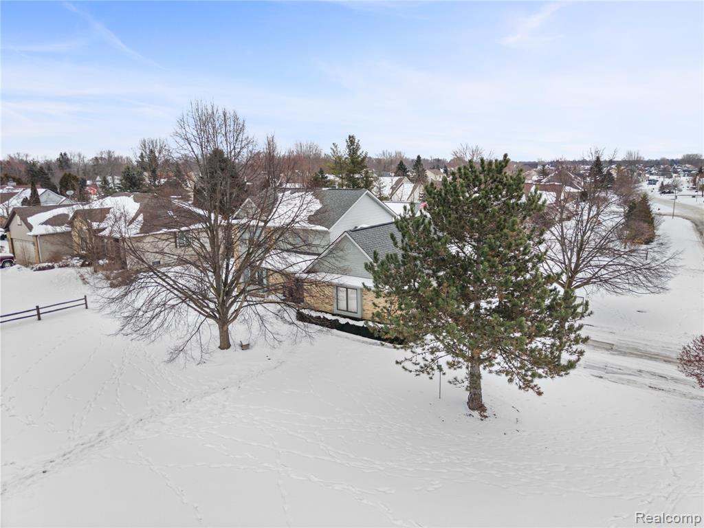 6083 Chatham Court, Grand Blanc, MI 48439 — Photo 4