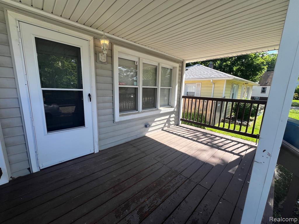 429 E Milton Avenue, Hazel Park, MI 48030 — Photo 2