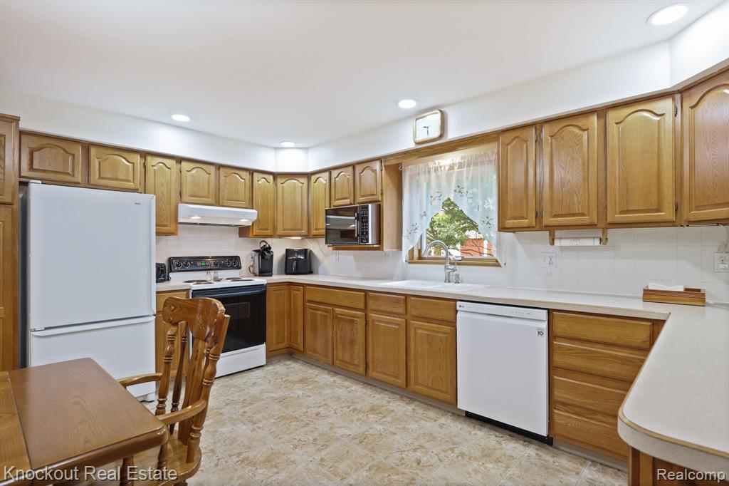 3842 Waltmar Drive, Bridgeport, MI 48722 — Photo 15