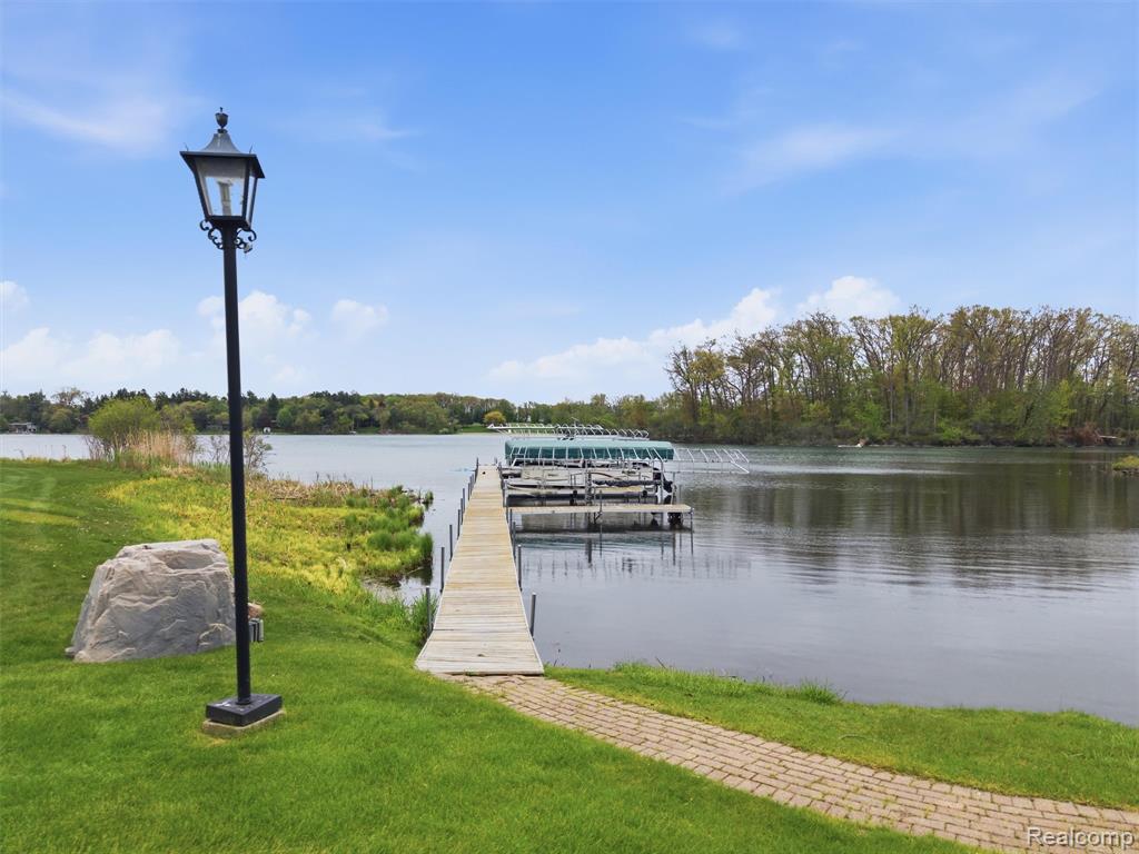 23 Chateaux Du Lac, Fenton, MI 48430 — Photo 56