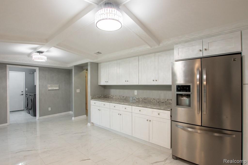 5394 Pond Bluff Drive, West Bloomfield, MI 48323 — Photo 11