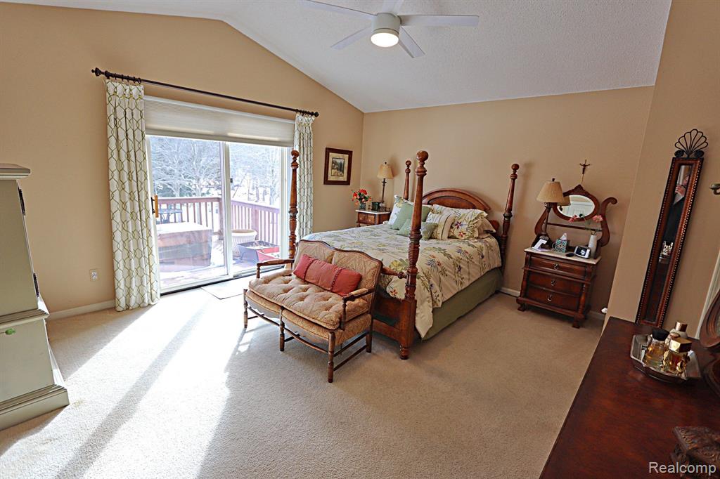 35053 KNOLLWOOD Lane, Farmington Hills, MI 48335 — Photo 35