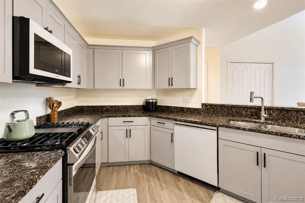 45806 Aragon Lane, Canton, MI 48187 — Photo 12