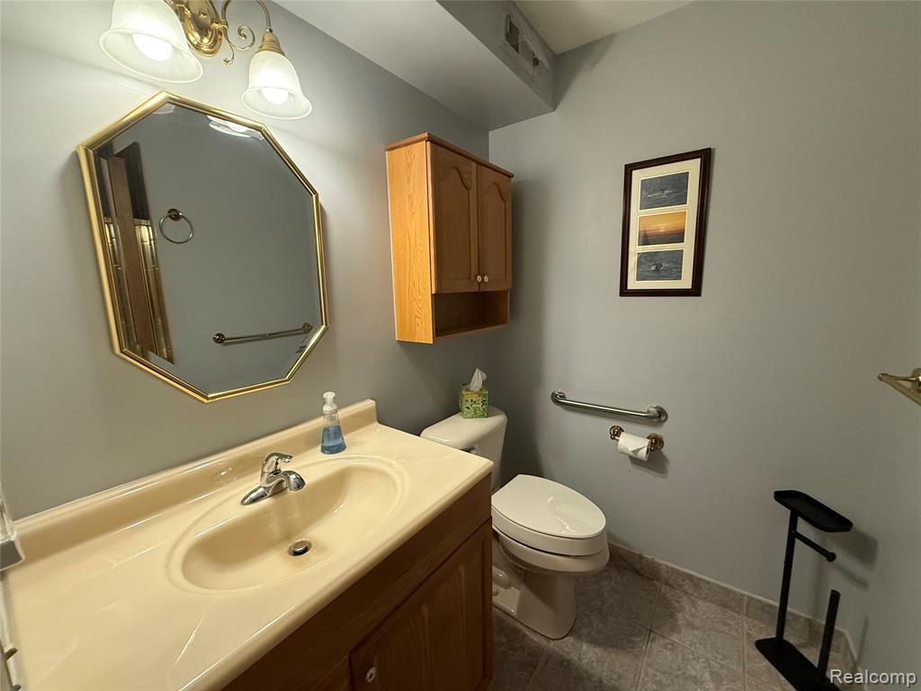 730 Country Club Dr Drive, 36, Saint Clair Shores, MI 48082 — Photo 25