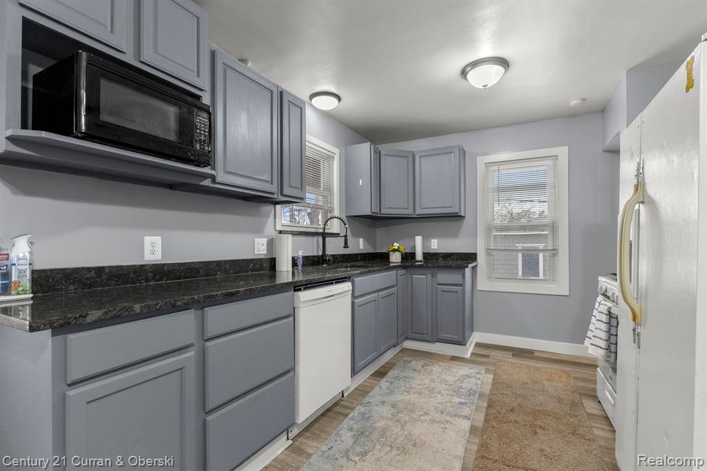 8403 Westminster Avenue, Warren, MI 48089 — Photo 9