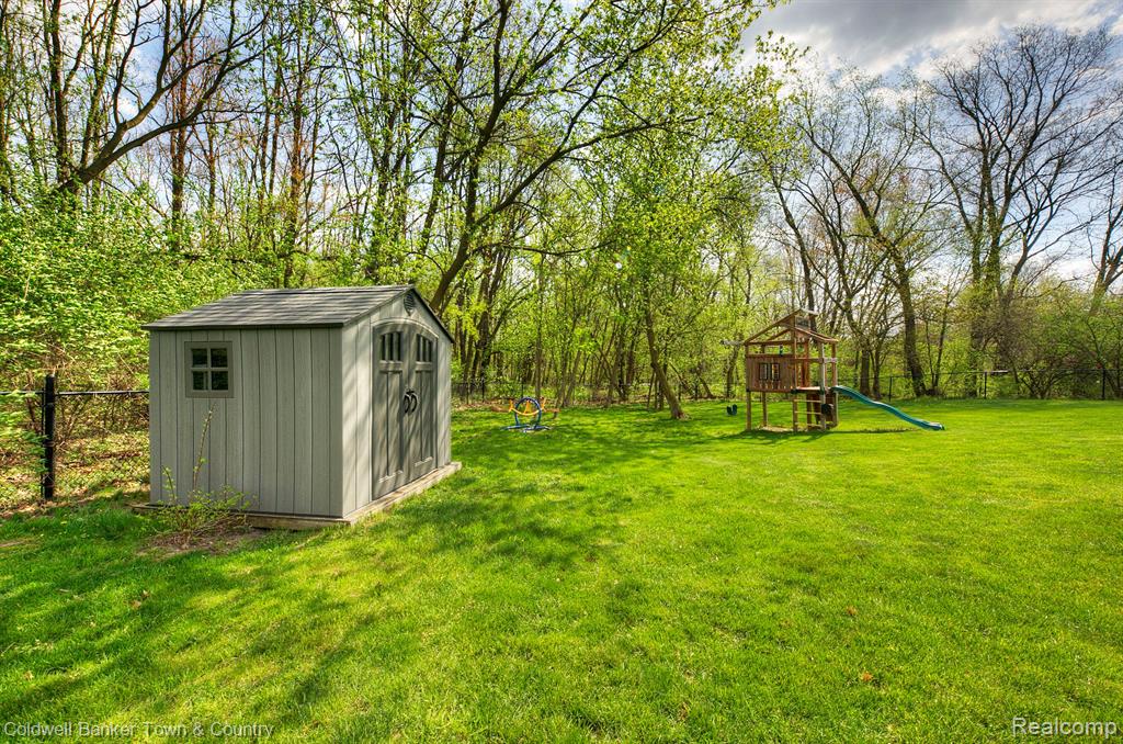5515 BRILLIANT Circle, Howell, MI 48855 — Photo 25