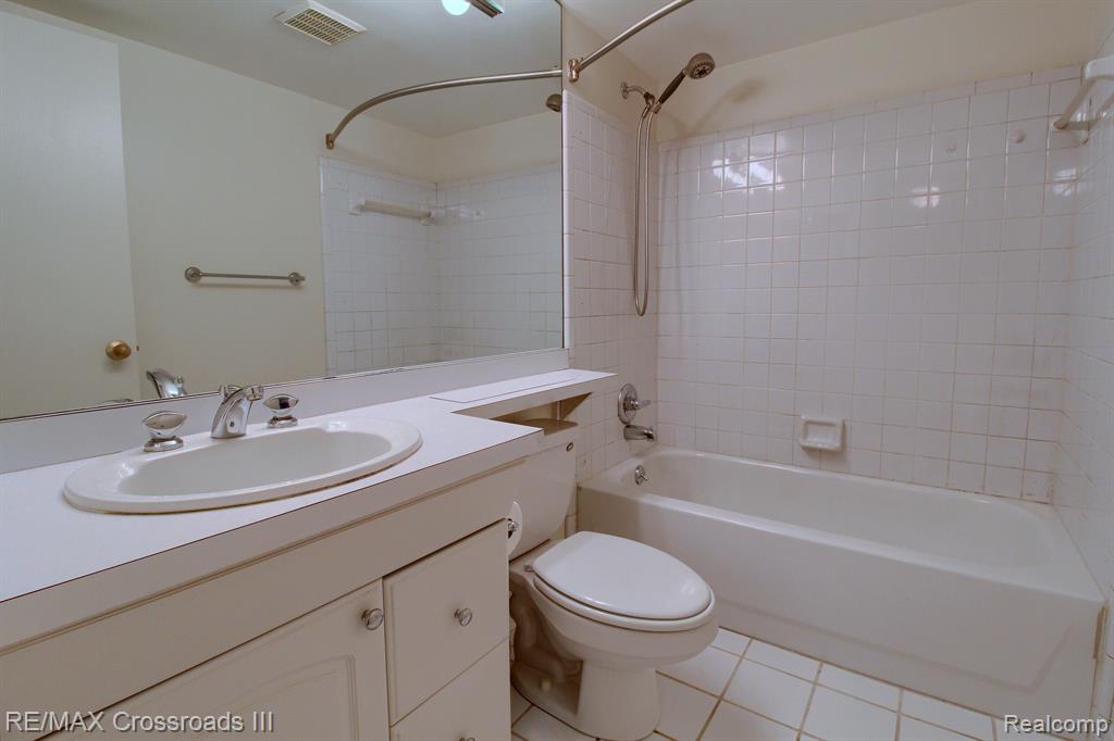 9629 Bayview Drive, 106, Ypsilanti, MI 48197 — Photo 21