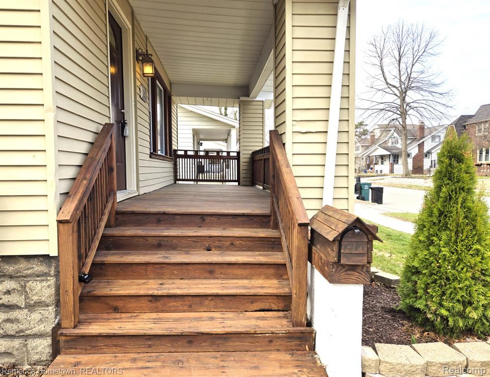571 W Saratoga Street, Ferndale, MI 48220 — Photo 2