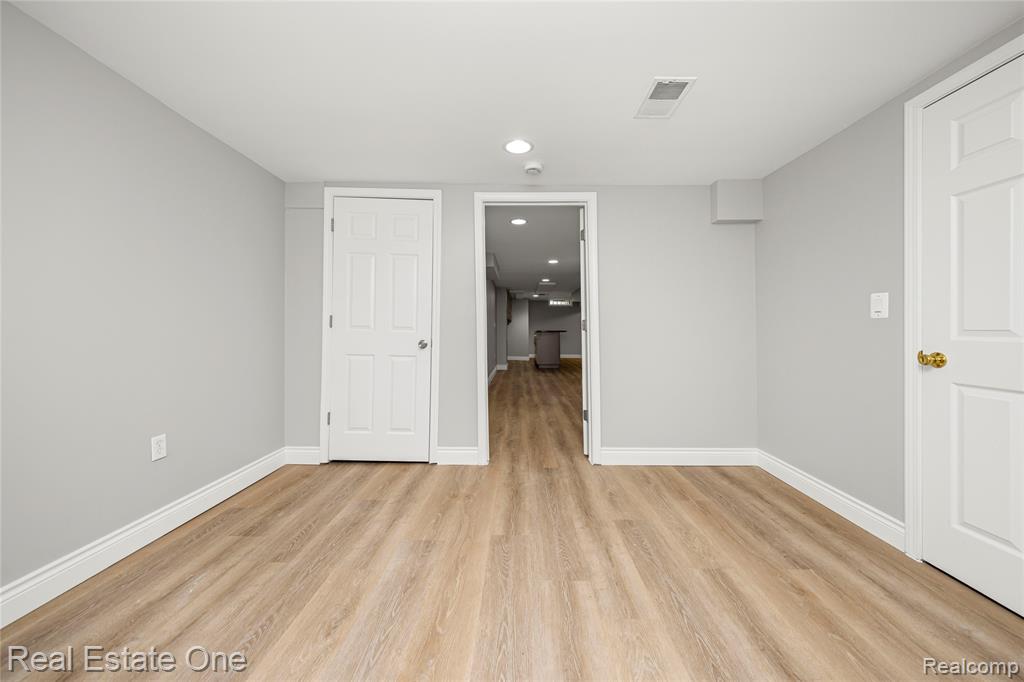 4648 Pond Run, Canton, MI 48188 — Photo 38