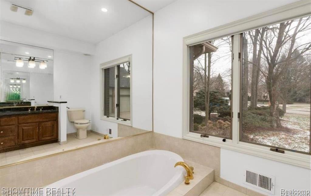 53145 ALYSSA Court, Shelby Twp, MI 48315 — Photo 11