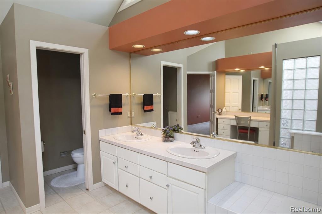 1305 Kings Pointe Road, Grand Blanc, MI 48439 — Photo 59