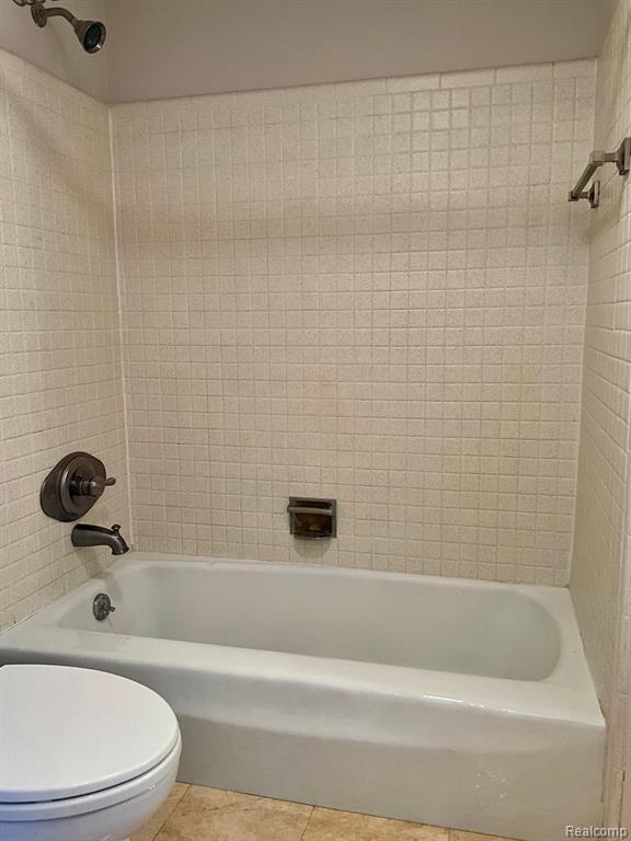 1675 CASS LAKE Road, D, Keego Harbor, MI 48320 — Photo 15