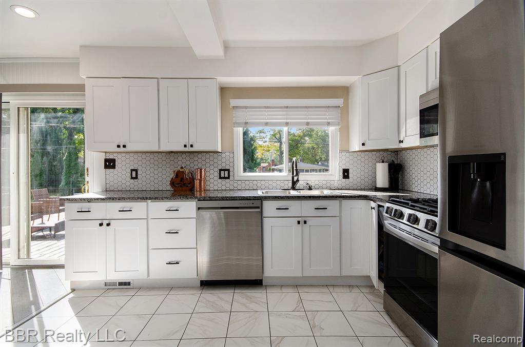 9157 Dallas Drive, Grosse Ile, MI 48138 — Photo 10