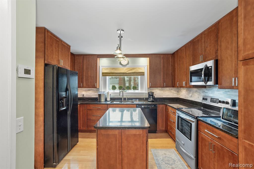 5551 NORTHCOTE, West Bloomfield, MI — Photo 14