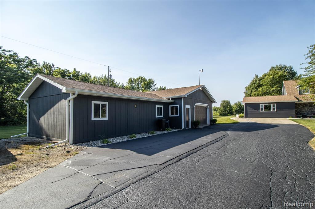4585 Burt Road, Birch Run, MI 48415 — Photo 92