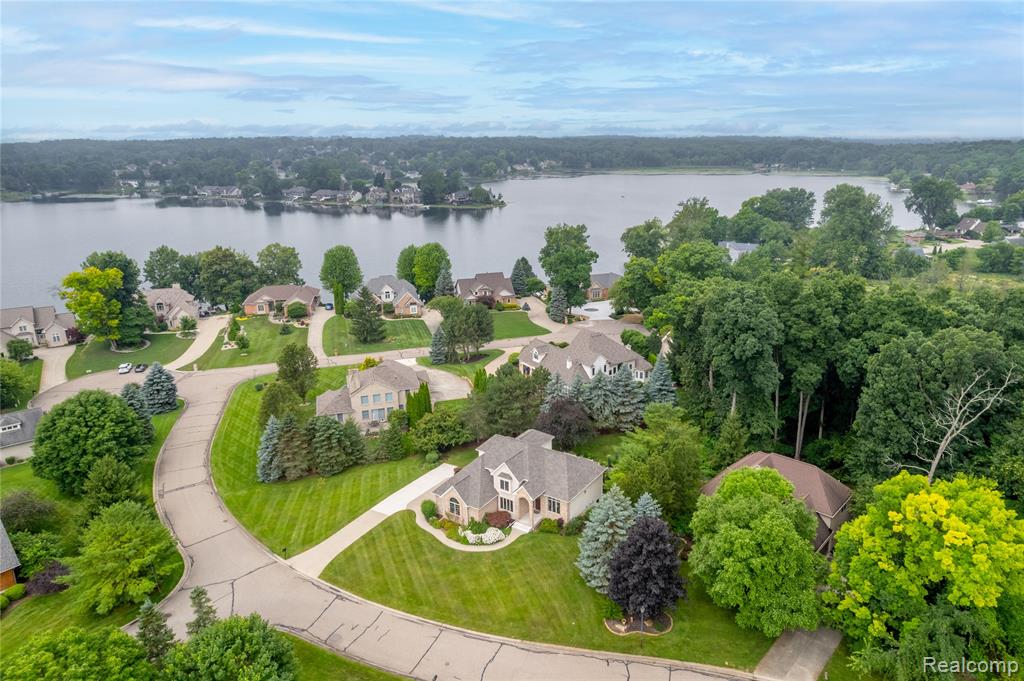 4230 Pavilion Court, Fenton, MI 48430 — Photo 3