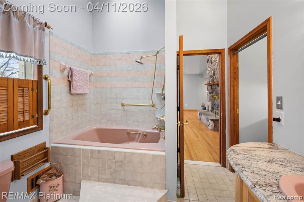 2454 N Middlebelt Road N, West Bloomfield, MI 48324 — Photo 33