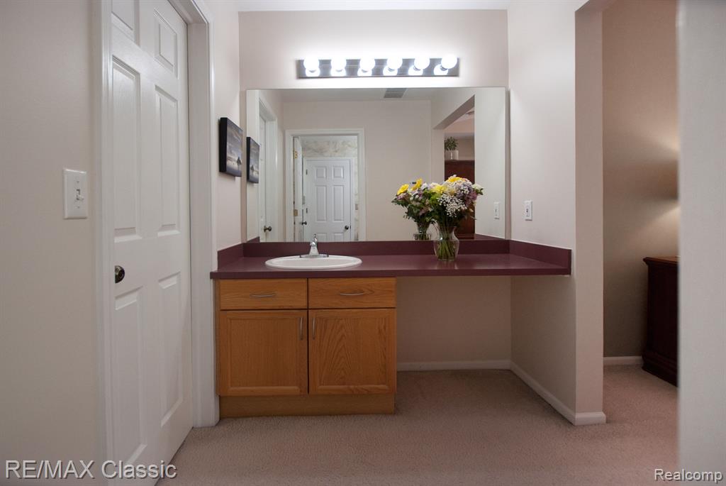 587 Winwood Circle, 20, Walled Lake, MI 48390 — Photo 20