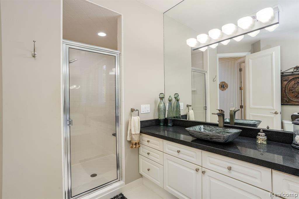 5130 OAKBROOKE Drive, West Bloomfield, MI 48323 — Photo 44